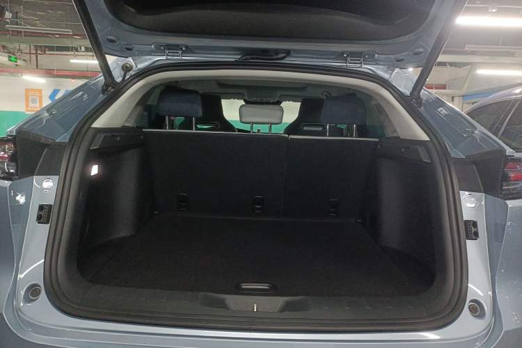 Used CHANGAN UNI-K iDD 2022 Blue Whale iDD 130km 1.5T Excellence Model Trunk