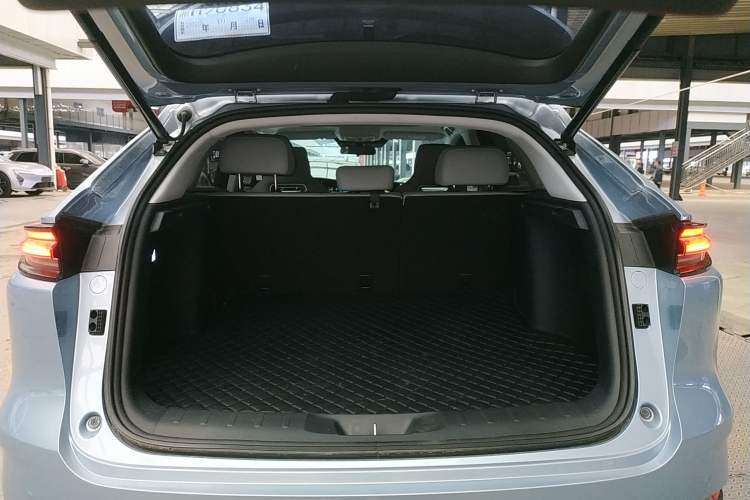 Used CHANGAN UNI-K iDD 2022 Blue Whale iDD 130km 1.5T Prestige Model Trunk