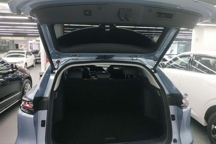 Used CHANGAN UNI-K iDD 2022 Blue Whale iDD 130km 1.5T Prestige Model Trunk