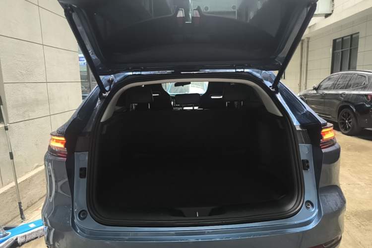Used CHANGAN UNI-K iDD 2022 Blue Whale iDD 130km 1.5T Excellence Model Trunk
