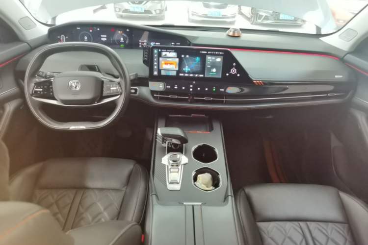 Used CHANGAN UNI-K iDD 2022 Blue Whale iDD 130km 1.5T Prestige Model Center Console