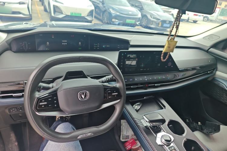 Used CHANGAN UNI-K iDD 2022 Blue Whale iDD 130km 1.5T Prestige Model Center Console