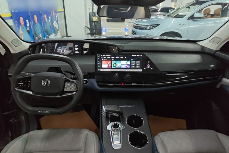 Used CHANGAN UNI-K iDD 2022 Blue Whale iDD 130km 1.5T Prestige Model Center Console