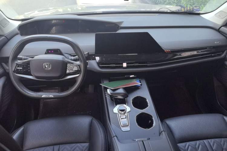 Used CHANGAN UNI-K iDD 2022 Blue Whale iDD 130km 1.5T Prestige Model Center Console