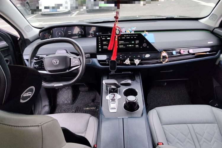 Used CHANGAN UNI-K iDD 2022 Blue Whale iDD 130km 1.5T Prestige Model Center Console