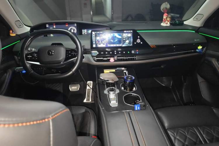 Used CHANGAN UNI-K iDD 2022 Blue Whale iDD 130km 1.5T Prestige Model Center Console