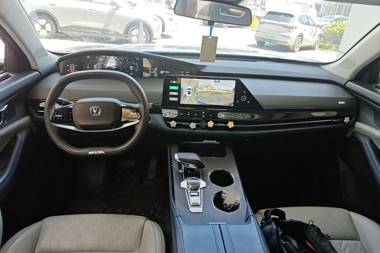 Used CHANGAN UNI-K iDD 2022 Blue Whale iDD 130km 1.5T Excellence Model Center Console