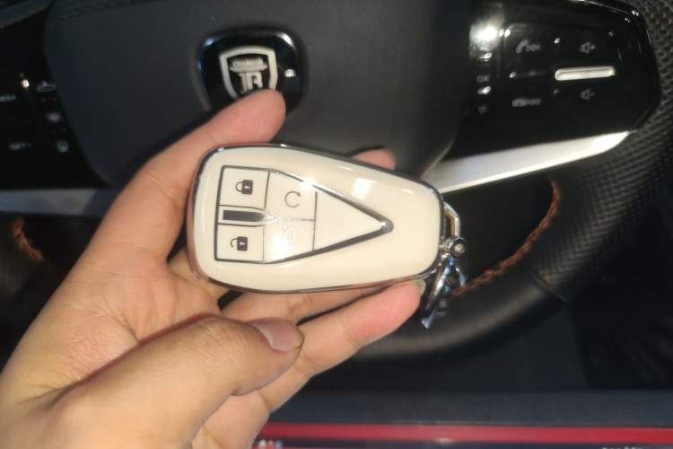 Used CHANGAN UNI-K iDD 2022 Blue Whale iDD 130km 1.5T Prestige Model Interior 1
