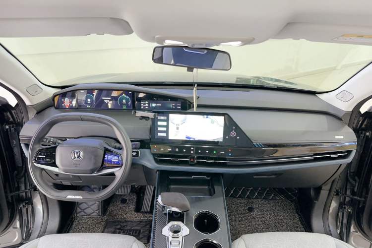 Used CHANGAN UNI-K iDD 2022 Blue Whale iDD 130km 1.5T Excellence Model Interior 2