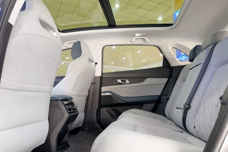 Used CHANGAN UNI-K iDD 2022 Blue Whale iDD 130km 1.5T Excellence Model Interior 4