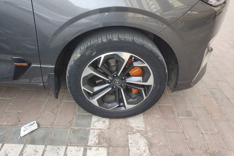 Used CHANGAN UNI-K iDD 2022 Blue Whale iDD 130km 1.5T Excellence Model Right Front Wheel Hub