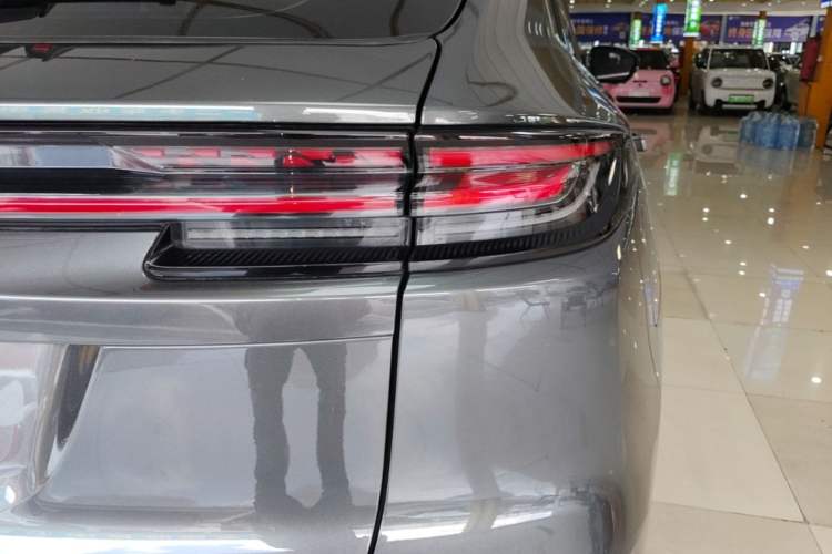 Used CHANGAN UNI-K iDD 2022 Blue Whale iDD 130km 1.5T Excellence Model Right Rear Taillight