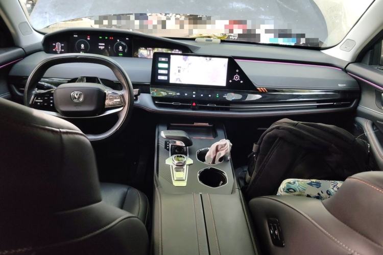 Used CHANGAN UNI-K iDD 2022 Blue Whale iDD 130km 1.5T Prestige Model Center Console