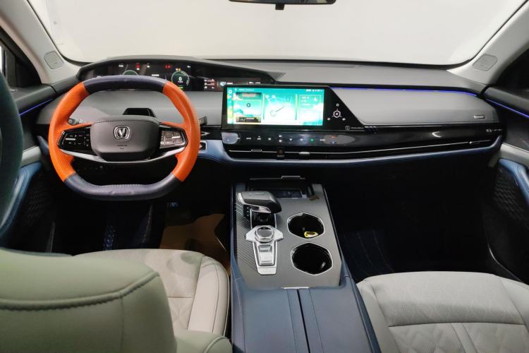 Used CHANGAN UNI-K iDD 2022 Blue Whale iDD 130km 1.5T Prestige Model Center Console