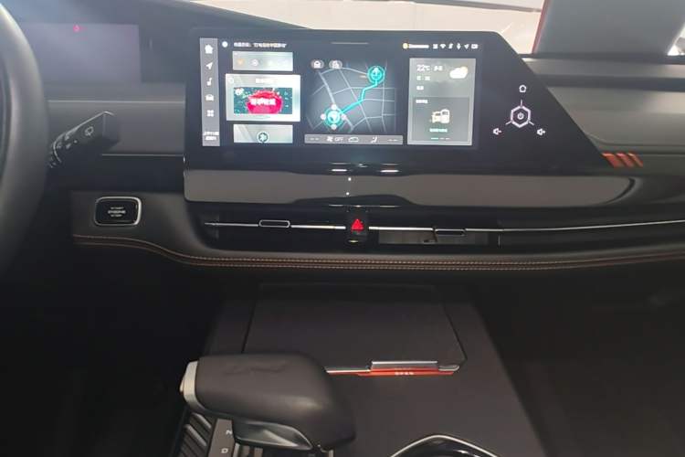 Used CHANGAN UNI-K iDD 2022 Blue Whale iDD 130km 1.5T Excellence Model Audio And AC Panel