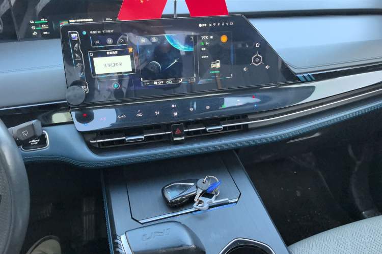 Used CHANGAN UNI-K iDD 2022 Blue Whale iDD 130km 1.5T Excellence Model Audio And AC Panel