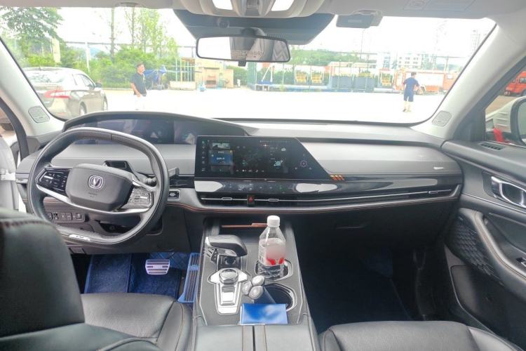 Used CHANGAN UNI-K iDD 2022 Blue Whale iDD 130km 1.5T Prestige Model Center Console