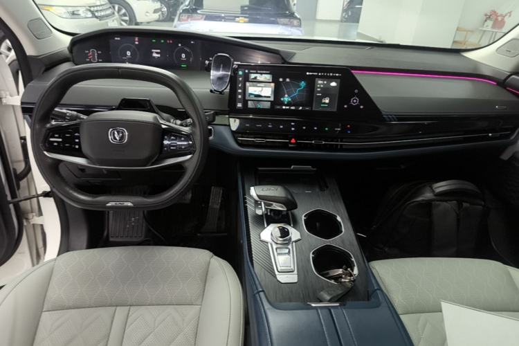 Used CHANGAN UNI-K iDD 2022 Blue Whale iDD 130km 1.5T Prestige Model Center Console