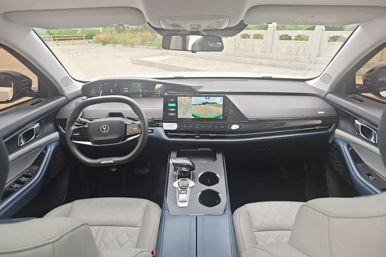 Used CHANGAN UNI-K iDD 2022 Blue Whale iDD 130km 1.5T Prestige Model Center Console