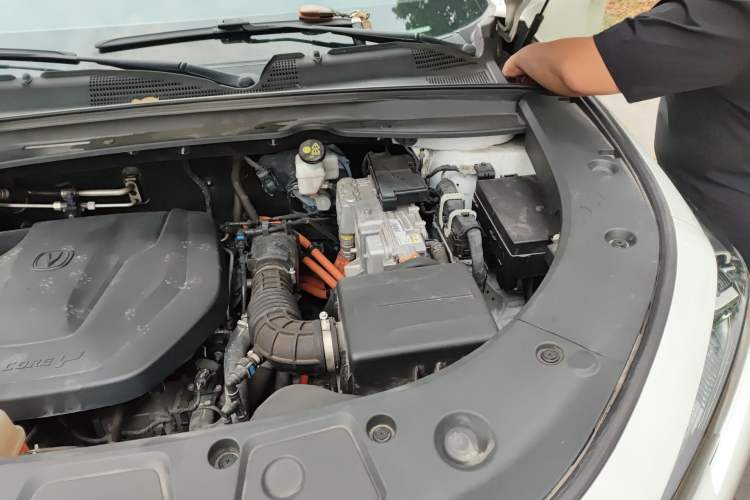 Used CHANGAN UNI-K iDD 2022 Blue Whale iDD 130km 1.5T Excellence Model Engine Bay Left