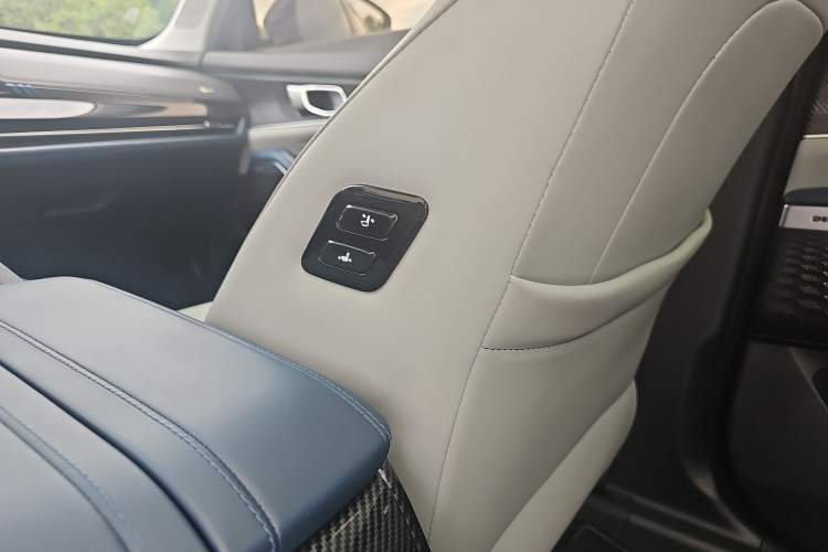 Used CHANGAN UNI-K iDD 2022 Blue Whale iDD 130km 1.5T Prestige Model Interior 5