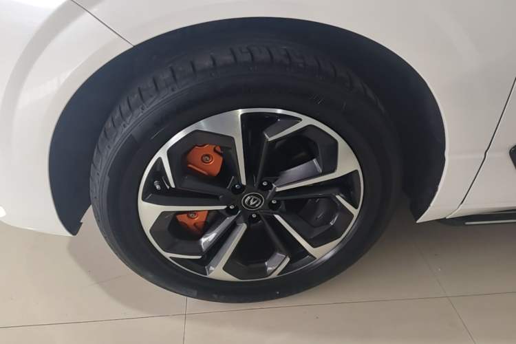 Used CHANGAN UNI-K iDD 2022 Blue Whale iDD 130km 1.5T Excellence Model Left Front Wheel Hub