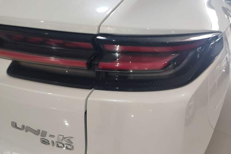 Used CHANGAN UNI-K iDD 2022 Blue Whale iDD 130km 1.5T Excellence Model Right Rear Taillight