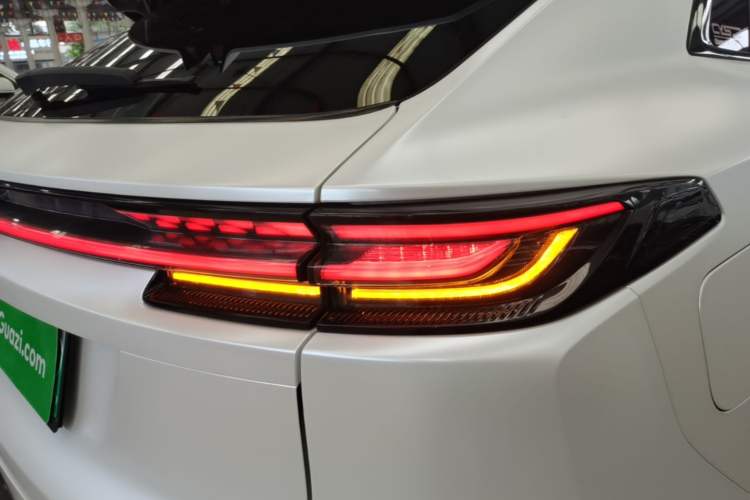 Used CHANGAN UNI-K iDD 2022 Blue Whale iDD 130km 1.5T Prestige Model Right Rear Taillight