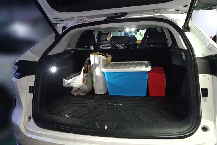 Used CHANGAN UNI-K iDD 2022 Blue Whale iDD 130km 1.5T Prestige Model Trunk