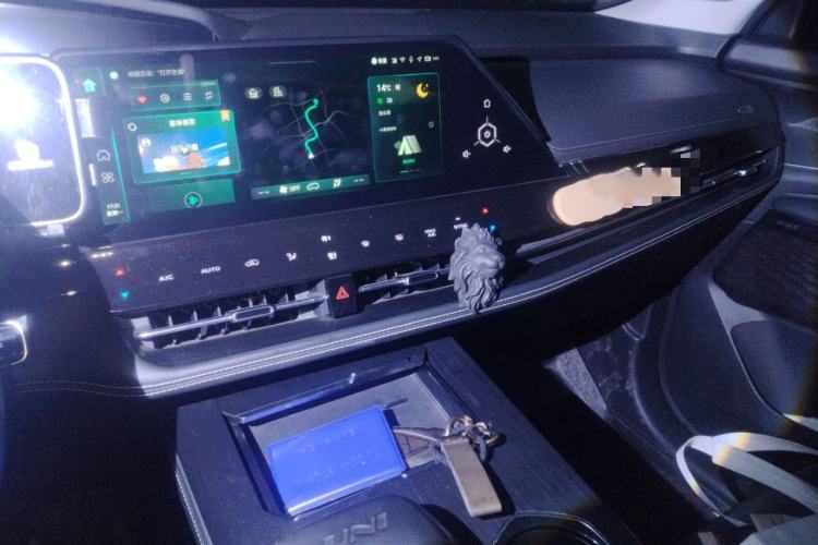Used CHANGAN UNI-K iDD 2023 Zhidian iDD 1.5T 135km Smart & Fun Model Audio And AC Panel
