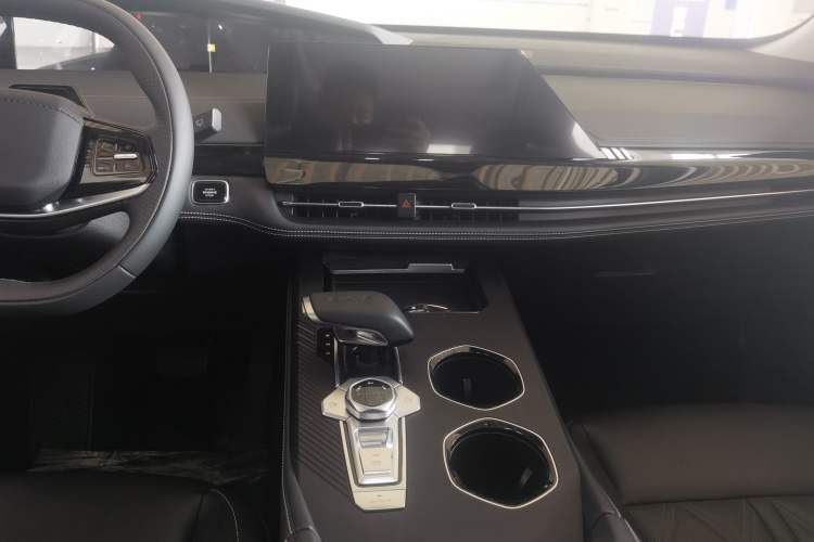 Used CHANGAN UNI-K iDD 2023 Smart Electric iDD 1.5T 135km Smart Leading Model Audio And AC Panel
