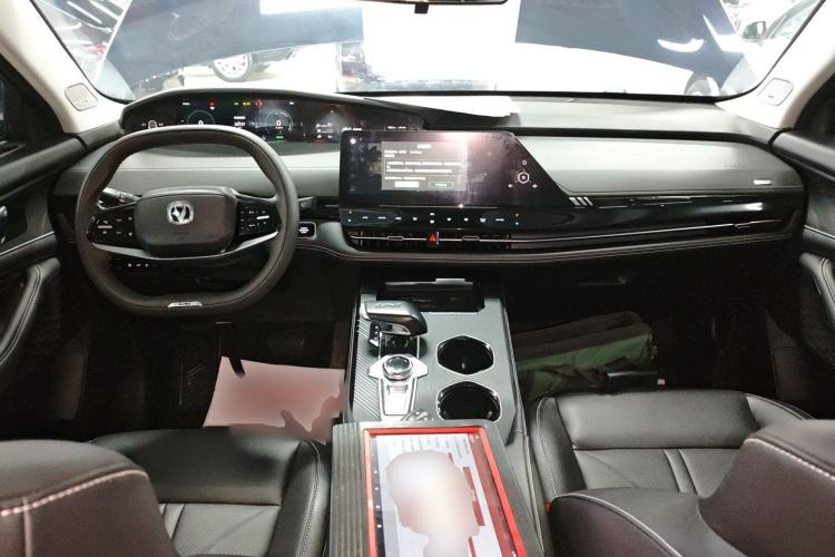 Used CHANGAN UNI-K iDD 2023 Zhidian iDD 1.5T 135km Smart & Fun Model Center Console