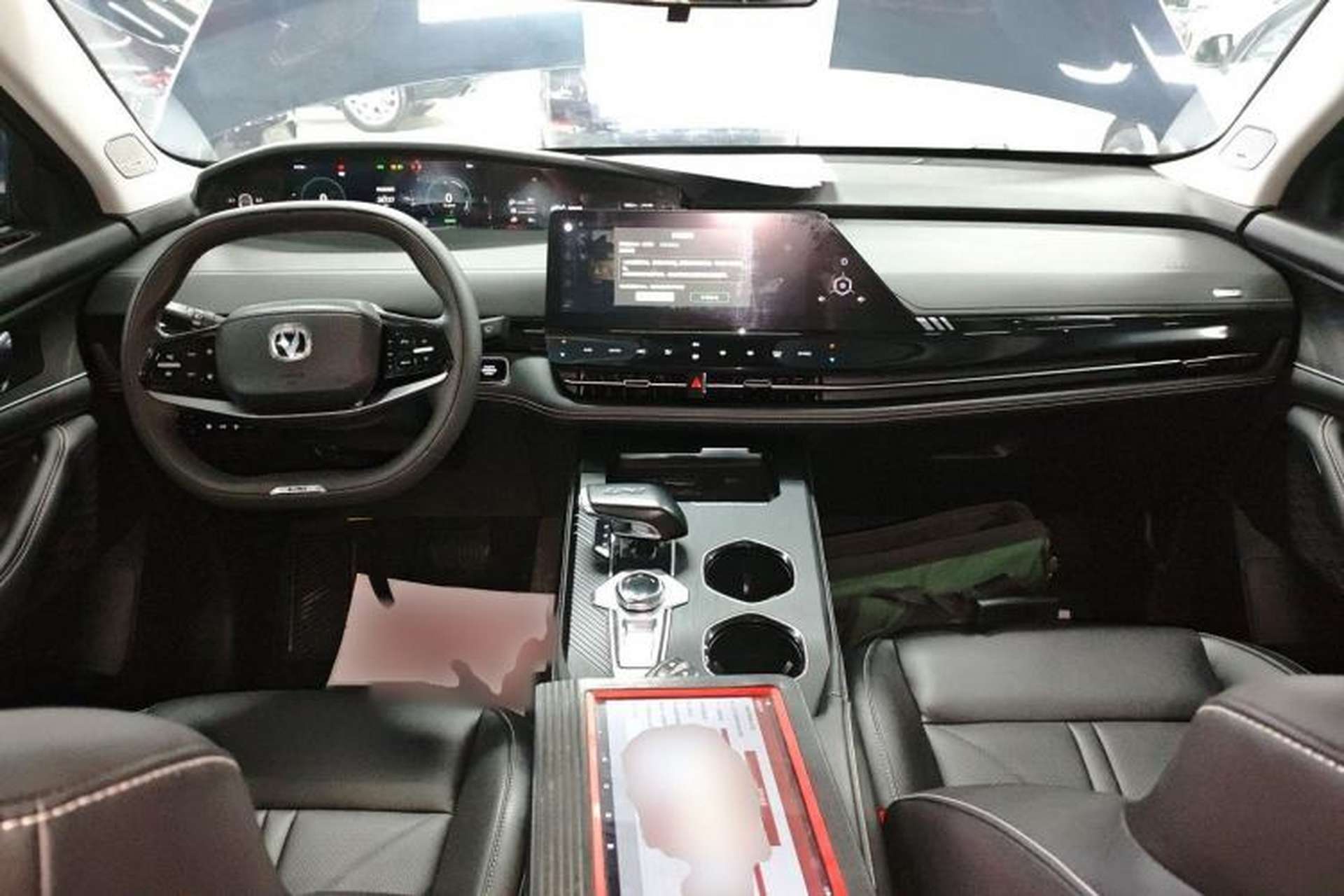 Used CHANGAN UNI-K iDD 2023 Zhidian iDD 1.5T 135km Smart & Fun Model Center Console