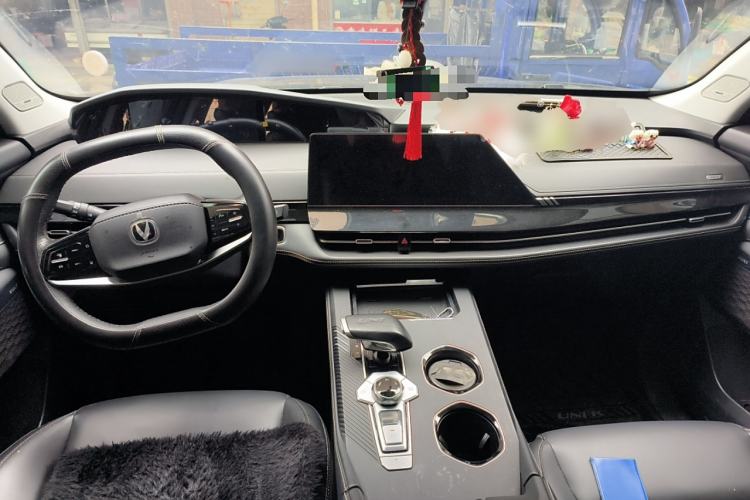 Used CHANGAN UNI-K iDD 2023 Zhidian iDD 1.5T 135km Smart & Fun Model Center Console