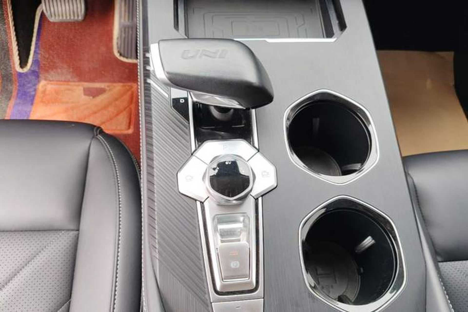 Used CHANGAN UNI-K iDD 2023 Zhidian iDD 1.5T 135km Smart & Fun Model Gear Lever