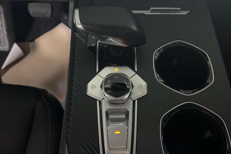 Used CHANGAN UNI-K iDD 2023 Zhidian iDD 1.5T 135km Smart & Fun Model Gear Lever