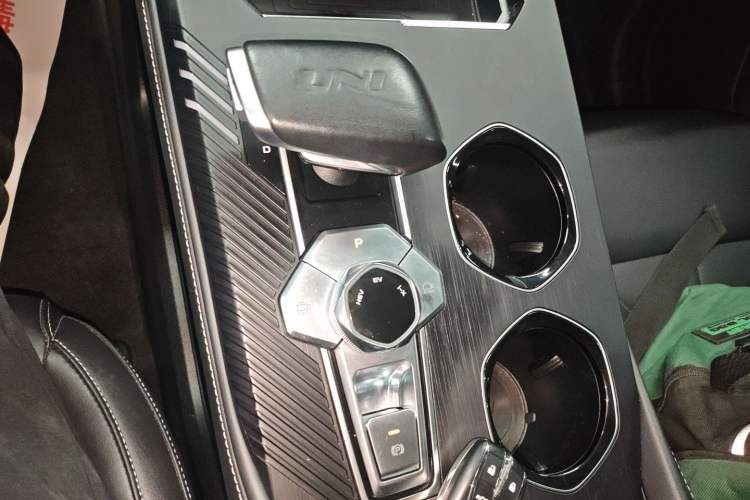 Used CHANGAN UNI-K iDD 2023 Zhidian iDD 1.5T 135km Smart & Fun Model Gear Lever