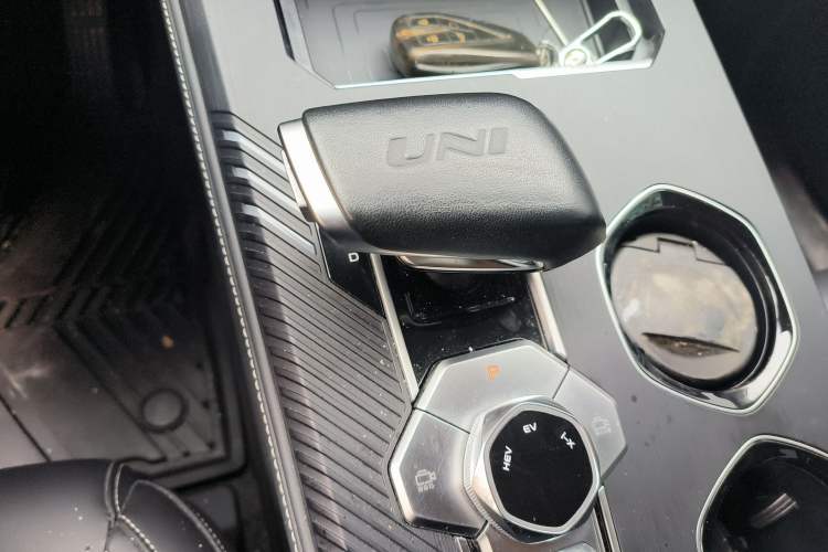 Used CHANGAN UNI-K iDD 2023 Zhidian iDD 1.5T 135km Smart & Fun Model Gear Lever