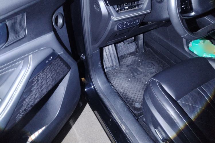 Used CHANGAN UNI-K iDD 2023 Zhidian iDD 1.5T 135km Smart & Fun Model Interior 3