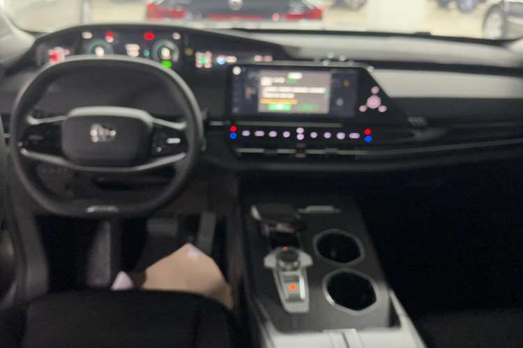 Used CHANGAN UNI-K iDD 2023 Zhidian iDD 1.5T 135km Smart & Fun Model Interior 3