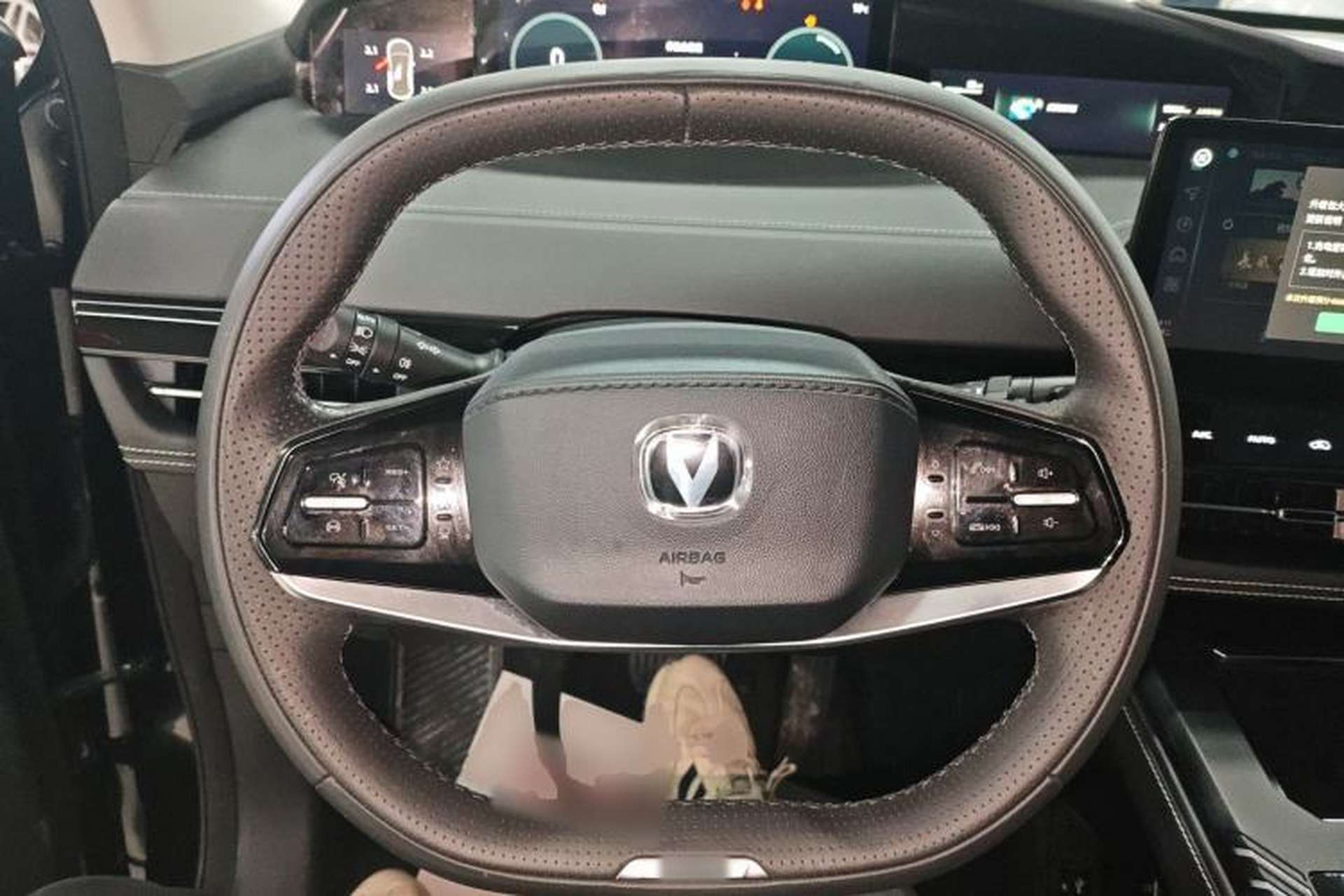 Used CHANGAN UNI-K iDD 2023 Zhidian iDD 1.5T 135km Smart & Fun Model Steering Wheel