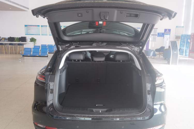 Used CHANGAN UNI-K iDD 2023 Smart Electric iDD 1.5T 135km Smart Leading Model Trunk