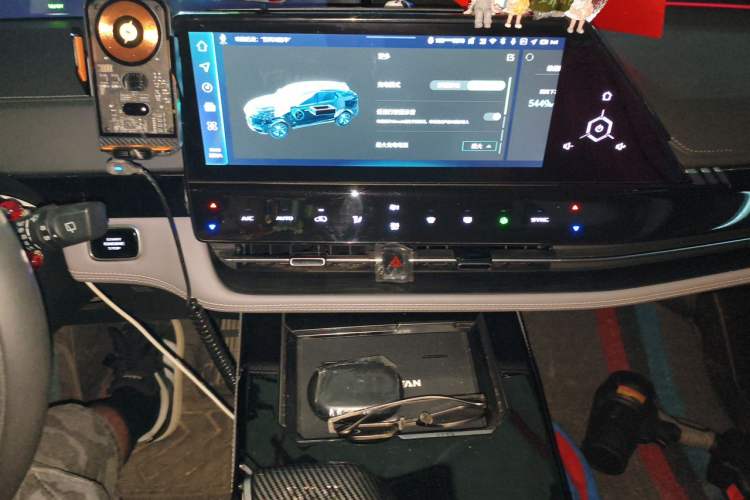 Used CHANGAN UNI-K iDD 2023 Smart Electric iDD 1.5T 135km Smart Leading Model Audio And AC Panel