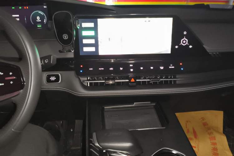 Used CHANGAN UNI-K iDD 2023 Zhidian iDD 1.5T 135km Smart & Fun Model Audio And AC Panel
