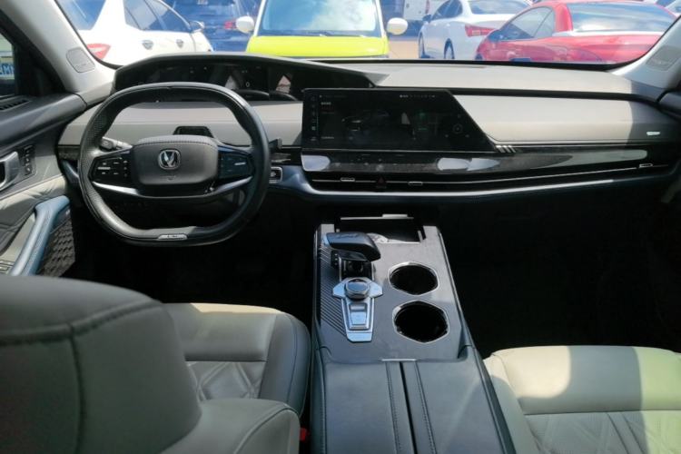 Used CHANGAN UNI-K iDD 2023 Smart Electric iDD 1.5T 135km Smart Leading Model Center Console