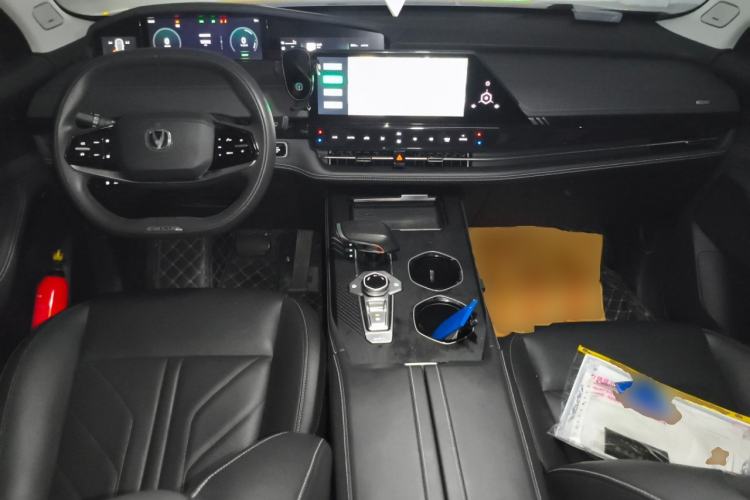 Used CHANGAN UNI-K iDD 2023 Zhidian iDD 1.5T 135km Smart & Fun Model Center Console