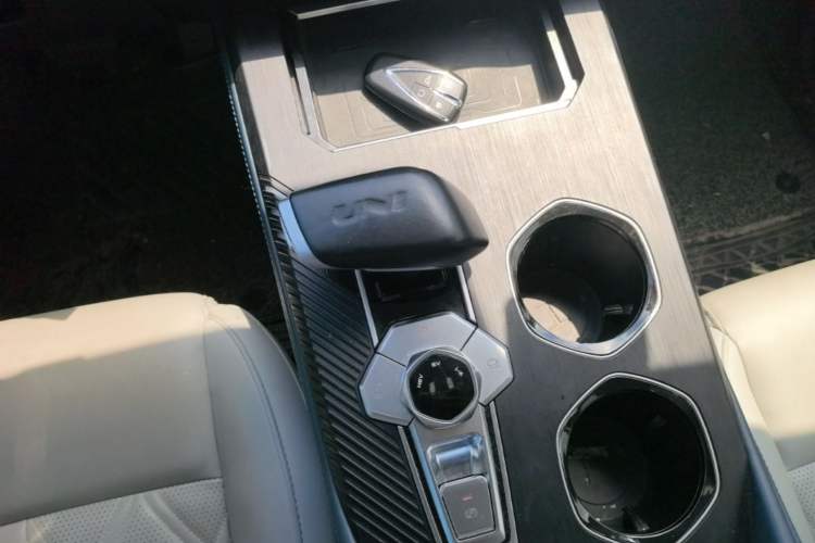 Used CHANGAN UNI-K iDD 2023 Smart Electric iDD 1.5T 135km Smart Leading Model Gear Lever