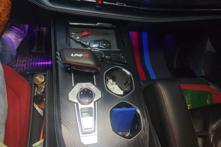 Used CHANGAN UNI-K iDD 2023 Zhidian iDD 1.5T 135km Smart & Fun Model Gear Lever