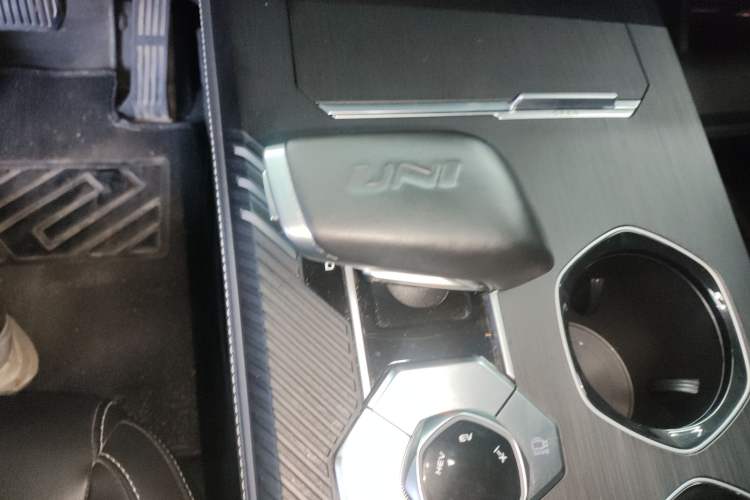 Used CHANGAN UNI-K iDD 2023 Smart Electric iDD 1.5T 135km Smart Leading Model Gear Lever