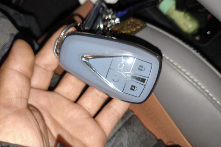 Used CHANGAN UNI-K iDD 2023 Smart Electric iDD 1.5T 135km Smart Leading Model Vehicle Key